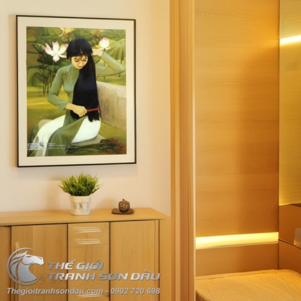 Tranh thiếu nữ áo dài tóc dài sơn dầu đa sắc 60x90cm 
